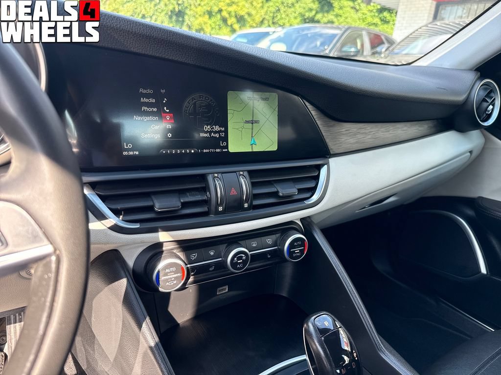 Used 2018 Alfa Romeo Giulia AWD image 32