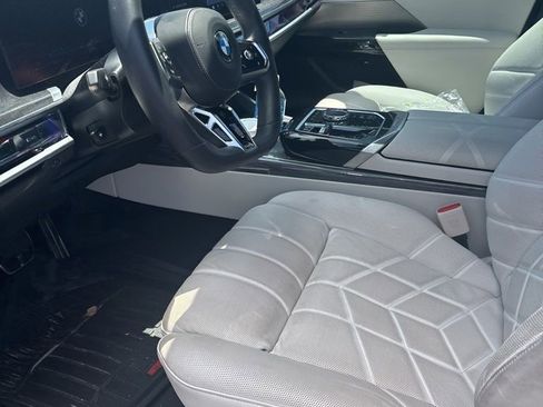 Used 2023 BMW 740i RWD image 3