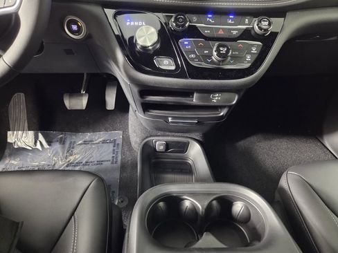 New 2026 Chrysler Pacifica Select FWD image 13