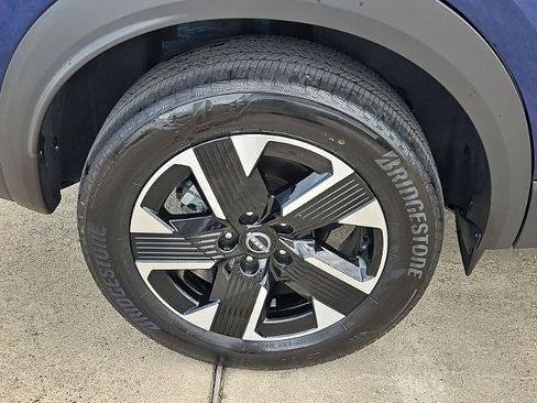 Certified 2025 Nissan Kicks SR FWD image 11