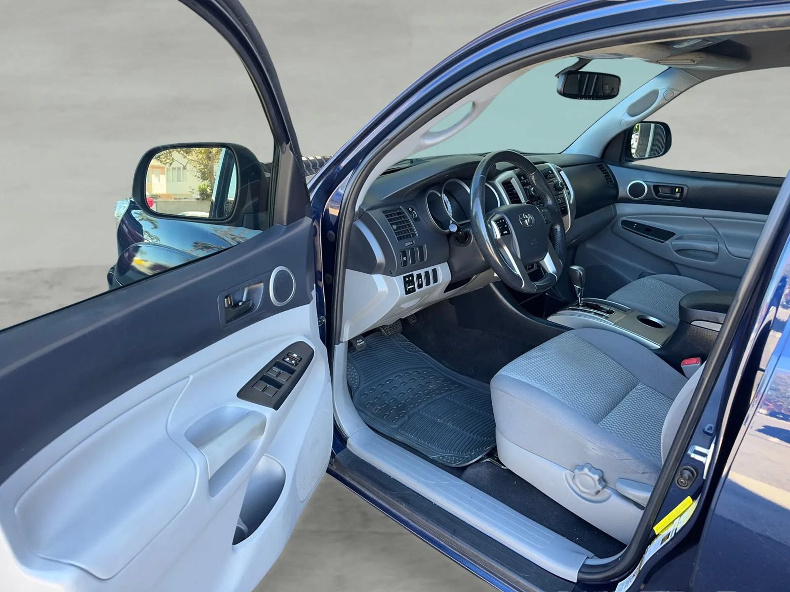 Used 2012 Toyota Tacoma PreRunner w/ SR5 Pkg RWD image 13
