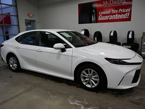 Used 2025 Toyota Camry LE image 4