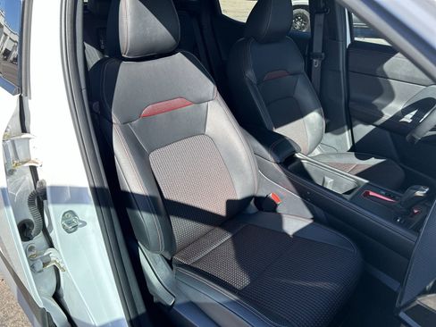 Used 2025 Nissan Kicks SR image 8