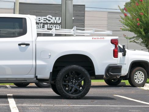Used 2023 Chevrolet Silverado 1500 LT Trail Boss AWD/4WD image 6
