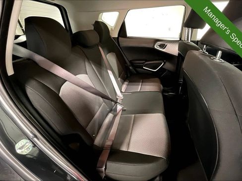 Used 2025 Kia Soul LX w/ LX Technology Package FWD image 32