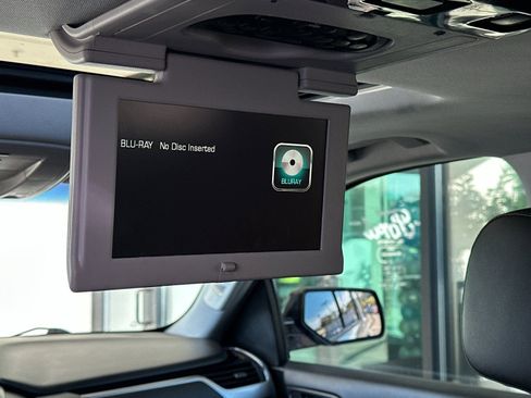 Used 2020 Chevrolet Suburban Premier image 17