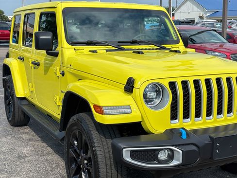 Used 2023 Jeep Wrangler Unlimited Sahara w/ Cold Weather Group AWD/4WD image 3