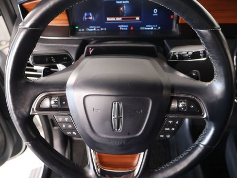 Used 2023 Lincoln Navigator L Reserve AWD/4WD image 3