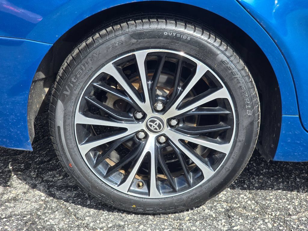 Used 2020 Toyota Camry SE FWD image 12