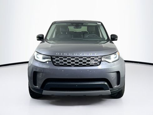 Used 2024 Land Rover Discovery S image 2
