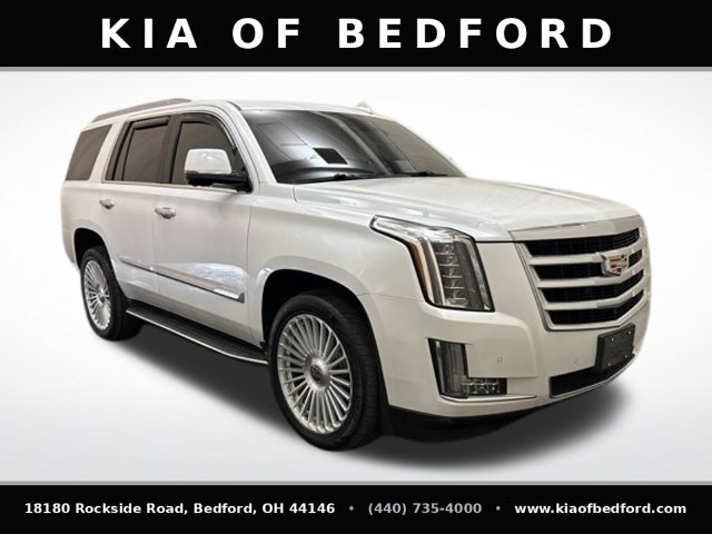 Used 2016 Cadillac Escalade Luxury AWD/4WD image 3