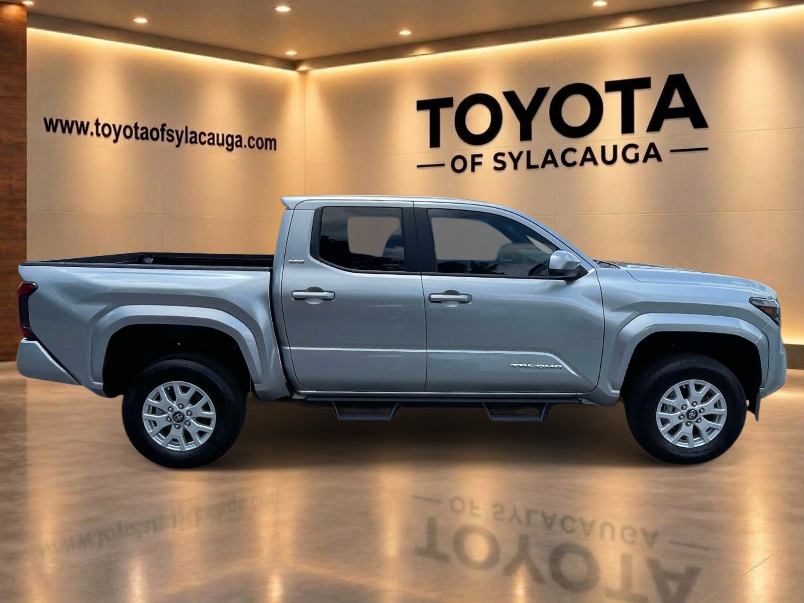 Used 2025 Toyota Tacoma SR5 AWD/4WD image 2