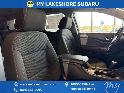 Used 2018 GMC Acadia SLE image 28