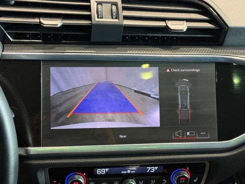 Used 2025 Audi Q3 2.0T Premium image 11