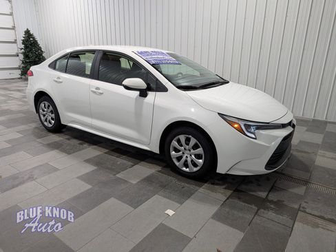 Used 2025 Toyota Corolla LE image 5