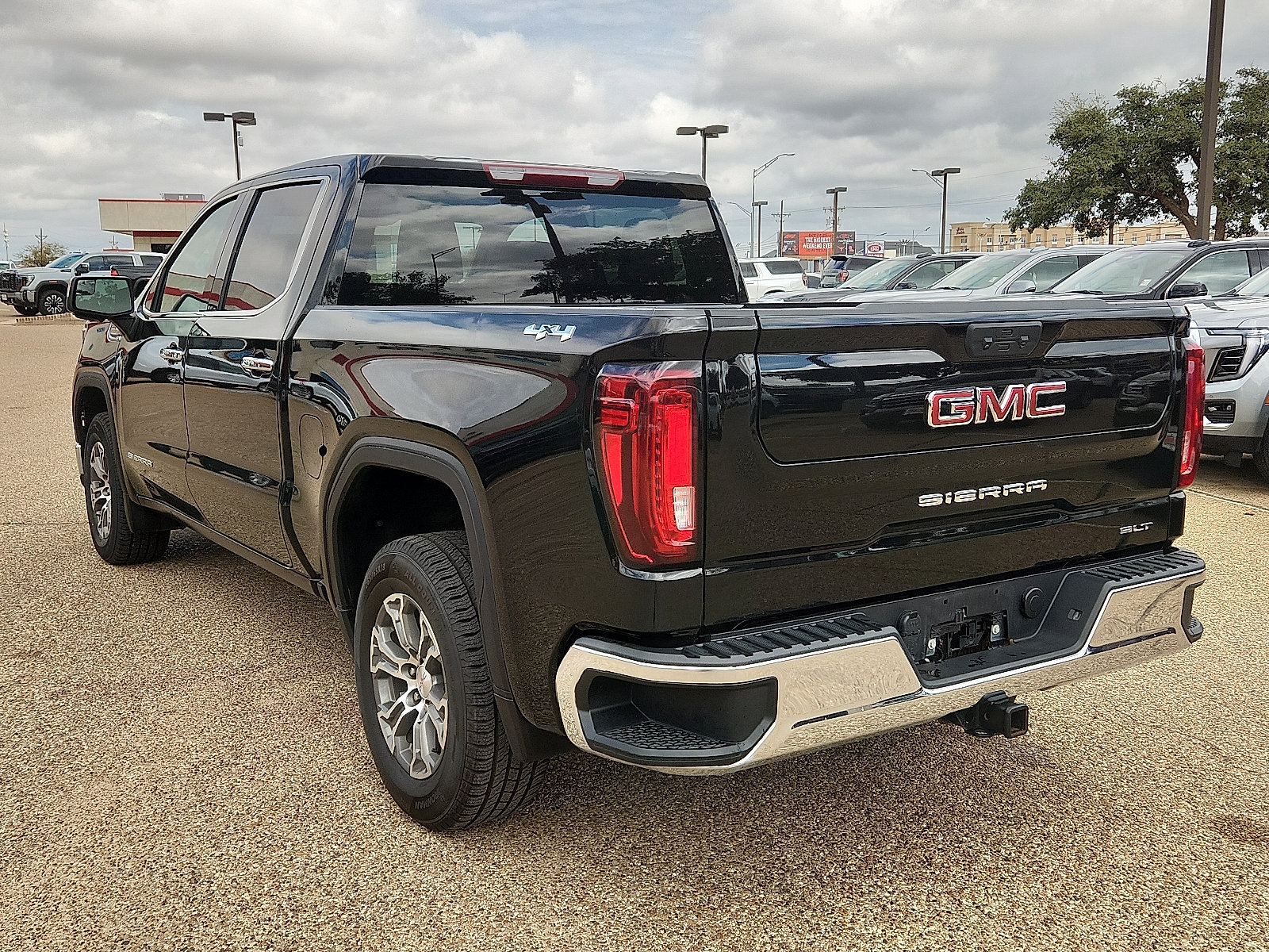 Used 2025 GMC Sierra 1500 SLT AWD/4WD image 3