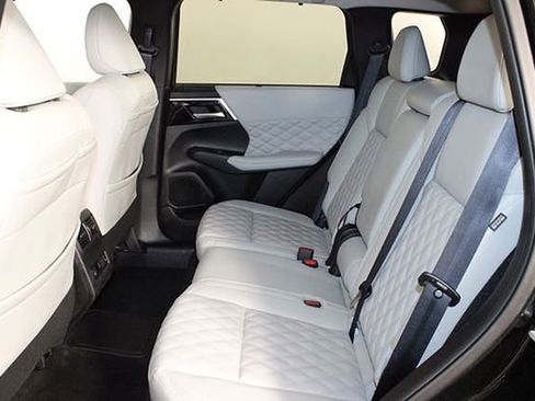 Used 2024 Mitsubishi Outlander SEL image 11