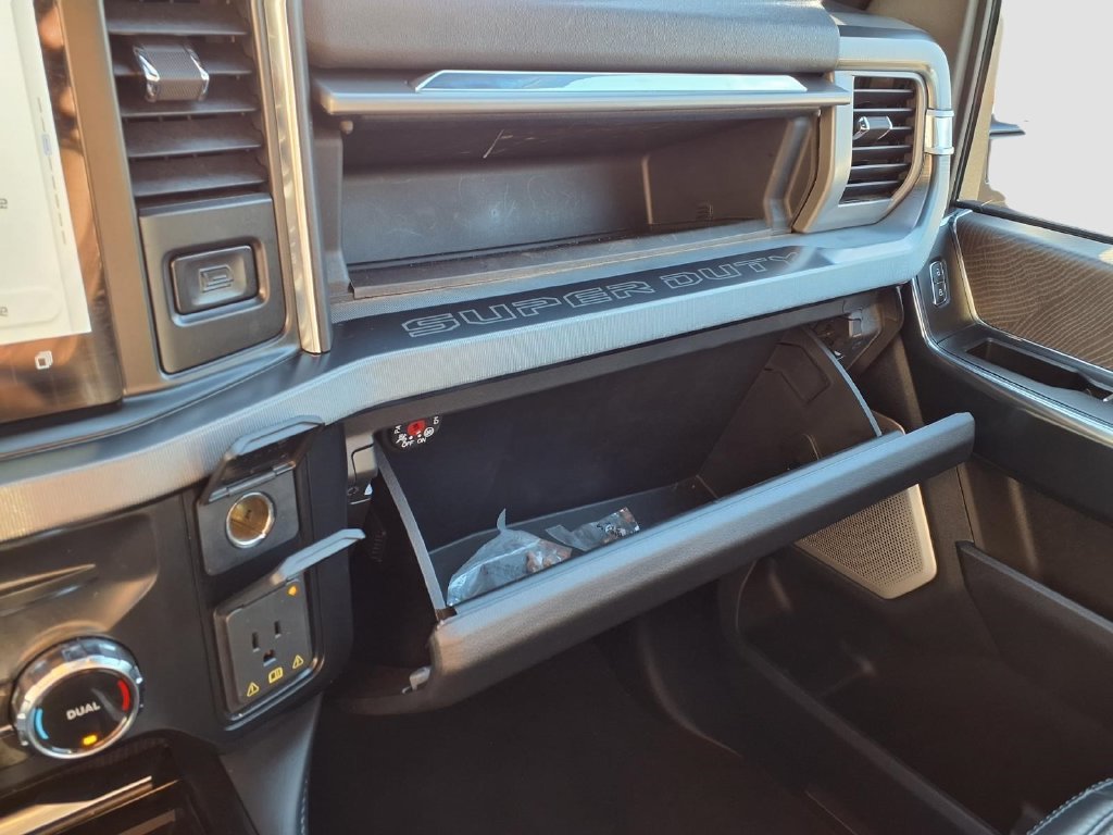 Certified 2025 Ford F350 Platinum AWD/4WD image 16