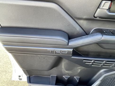 Certified 2025 Toyota 4Runner TRD Off-Road AWD/4WD image 15