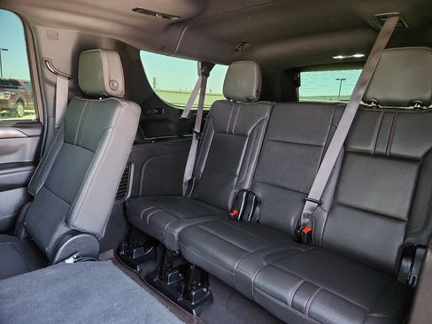 Used 2024 Chevrolet Suburban RST w/ Luxury Package RWD image 10