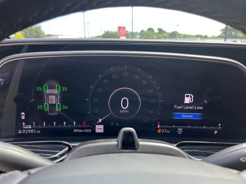 Used 2021 Cadillac Escalade ESV Sport w/ Driver Assist Tech Package AWD/4WD image 13