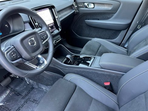 Used 2023 Volvo XC40 Recharge Ultimate w/ Protection Package Premier AWD/4WD image 9