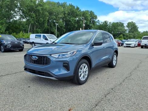 Certified 2024 Ford Escape Active AWD/4WD image 3