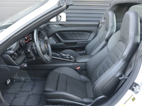 Certified 2022 Porsche 911 Targa 4 GTS AWD/4WD image 17