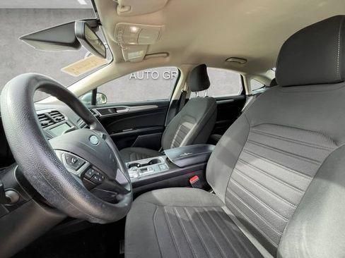 Used 2020 Ford Fusion SE FWD image 19