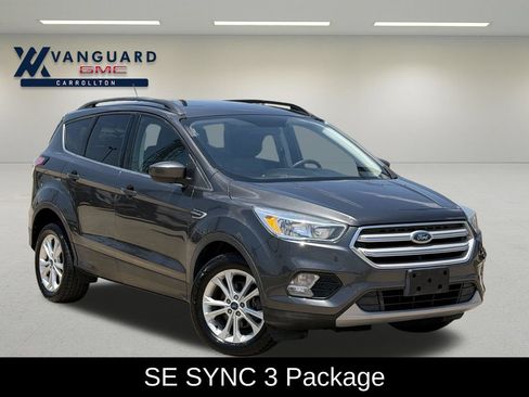 Used 2018 Ford Escape SE w/ SE Sync 3 Package FWD image 2