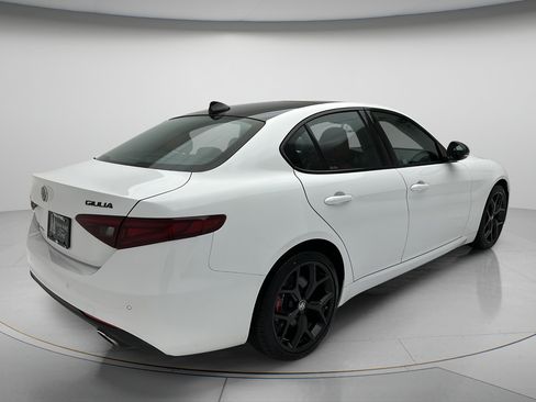 Used 2021 Alfa Romeo Giulia Ti w/ Nero Edizione AWD/4WD image 5