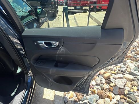Used 2024 Volvo XC60 B5 Core AWD/4WD image 13