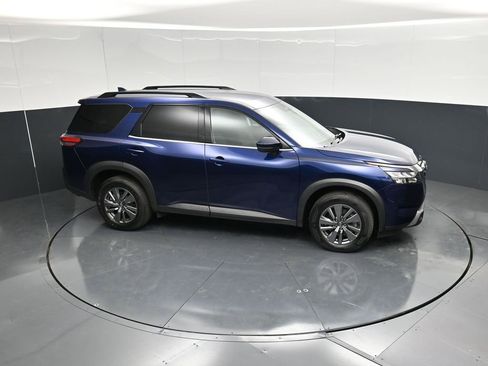 Used 2025 Nissan Pathfinder SV AWD/4WD image 43