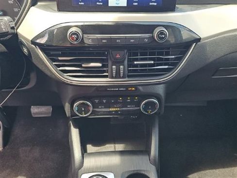 Used 2022 Ford Escape SE FWD image 4