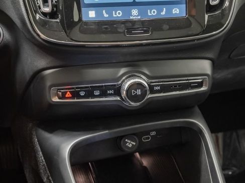 Used 2023 Volvo XC40 B5 Plus AWD/4WD image 18