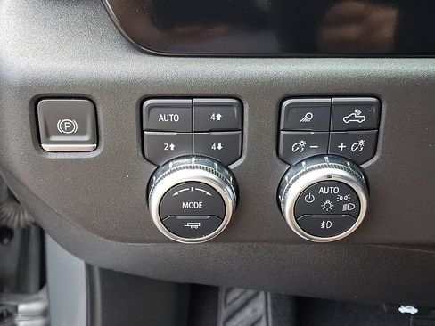 Used 2024 GMC Sierra 1500 SLT w/ SLT Premium Plus Package AWD/4WD image 26