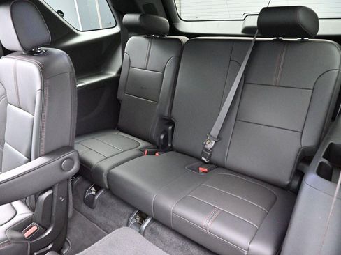 Used 2023 Chevrolet Traverse RS FWD image 29