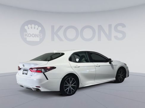 Used 2022 Toyota Camry SE FWD image 11
