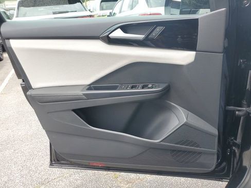 Certified 2025 Volkswagen Taos S FWD image 29