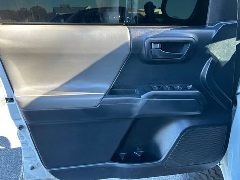 Used 2019 Toyota Tacoma SR5 image 12
