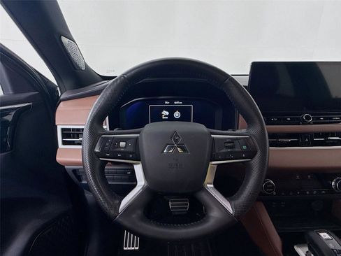 Used 2025 Mitsubishi Outlander SEL image 7