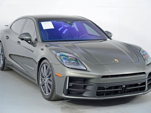 Used 2025 Porsche Panamera w/ Premium Package image 54