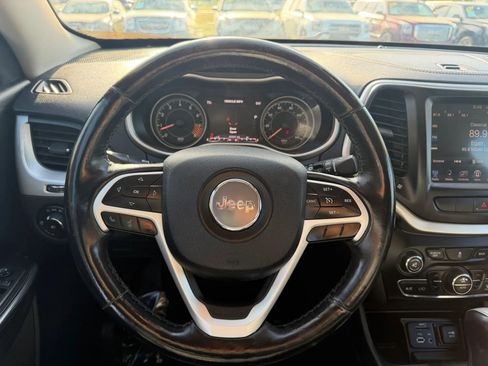 Used 2014 Jeep Cherokee Limited w/ Luxury Group FWD image 14