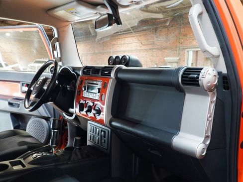 Used 2014 Toyota FJ Cruiser 4WD w/ Upgrade Package image 45