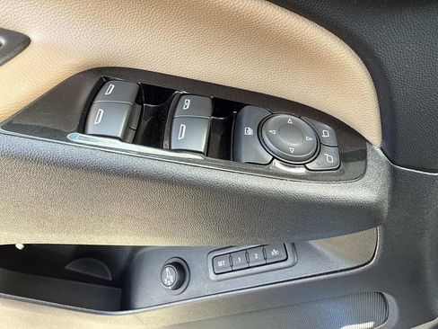 Used 2024 Chevrolet Equinox Premier image 19