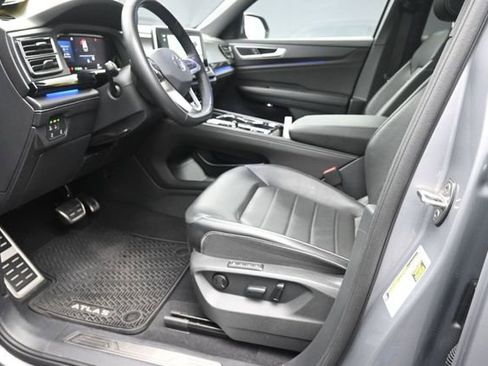 Used 2024 Volkswagen Atlas Cross Sport SEL R-Line AWD/4WD image 17