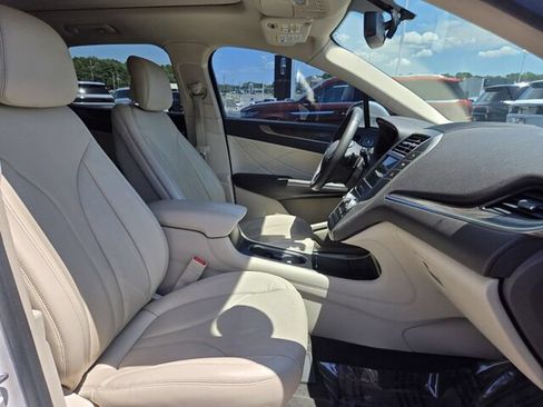 Used 2017 Lincoln MKC Reserve FWD image 19