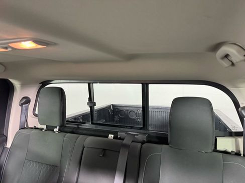 Used 2017 Nissan Titan SV image 4
