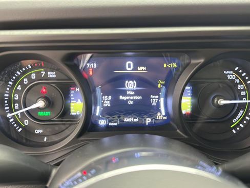 Used 2025 Jeep Wrangler Unlimited Sahara w/ Safety Group AWD/4WD image 15