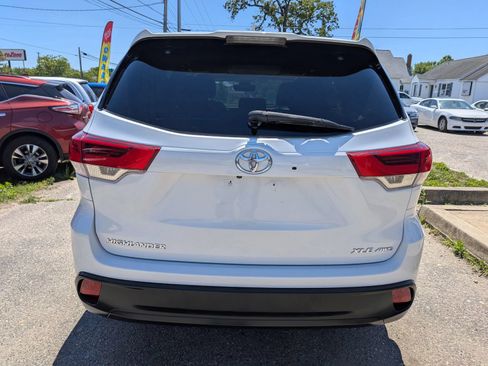 Used 2019 Toyota Highlander XLE AWD/4WD image 5
